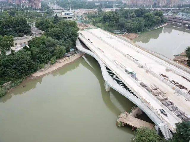 今年可通車<strong></p>
<p>橋梁工程</strong>！鄭州市西站路西延跨西流湖橋梁工程進展順利:橋梁工程